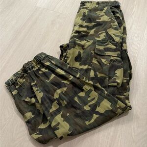 Fashion Nova Cargo Pants w adjustable waistband